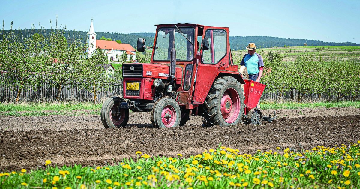 Másfél év vajúdás után, május 12-én indul a traktor-roncsprogram